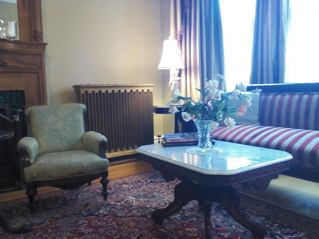 A Kingston Bed & Breakfast Εξωτερικό φωτογραφία